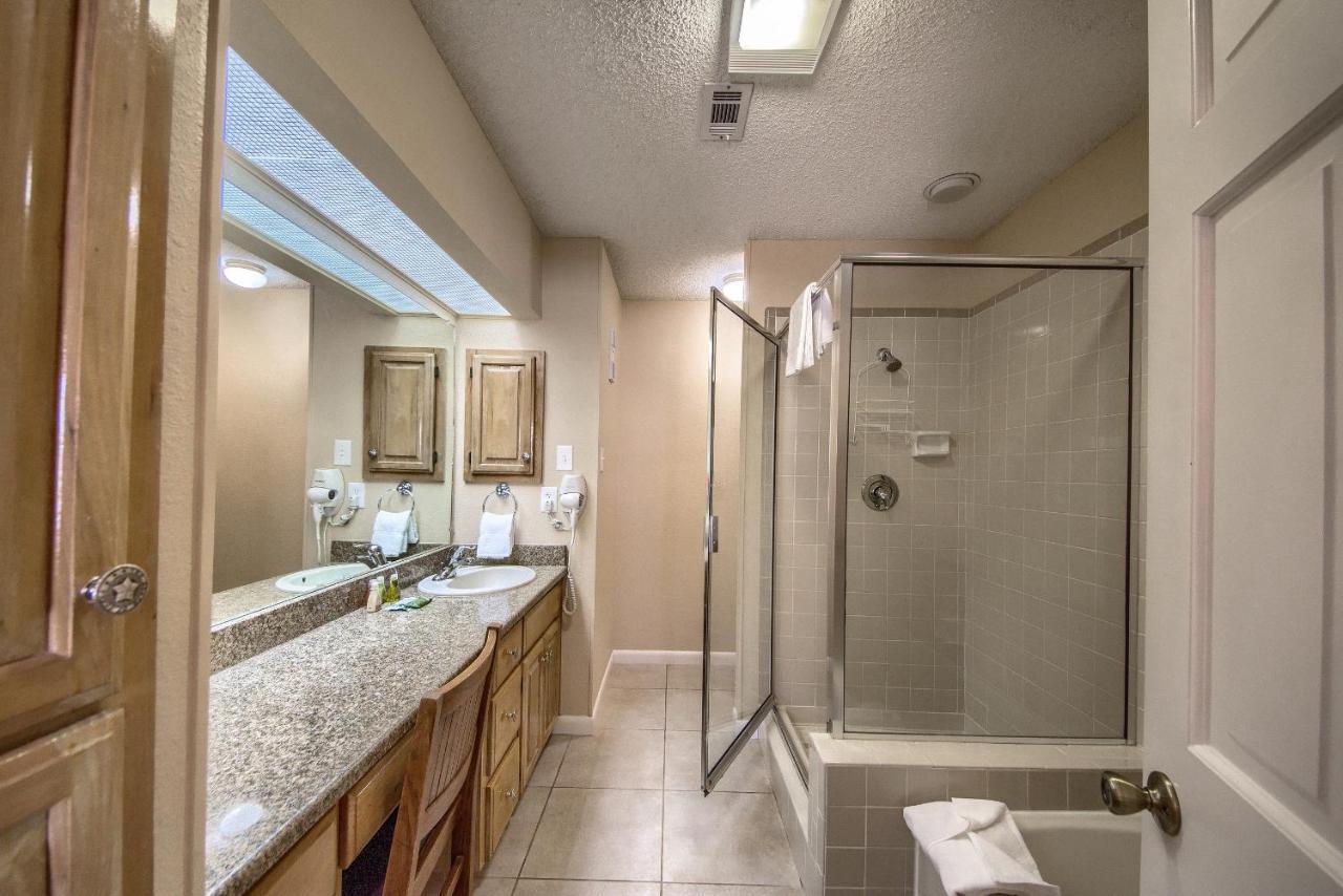 The Iron Cactus Condo On The Comal Cw C102 New Braunfels Extérieur photo
