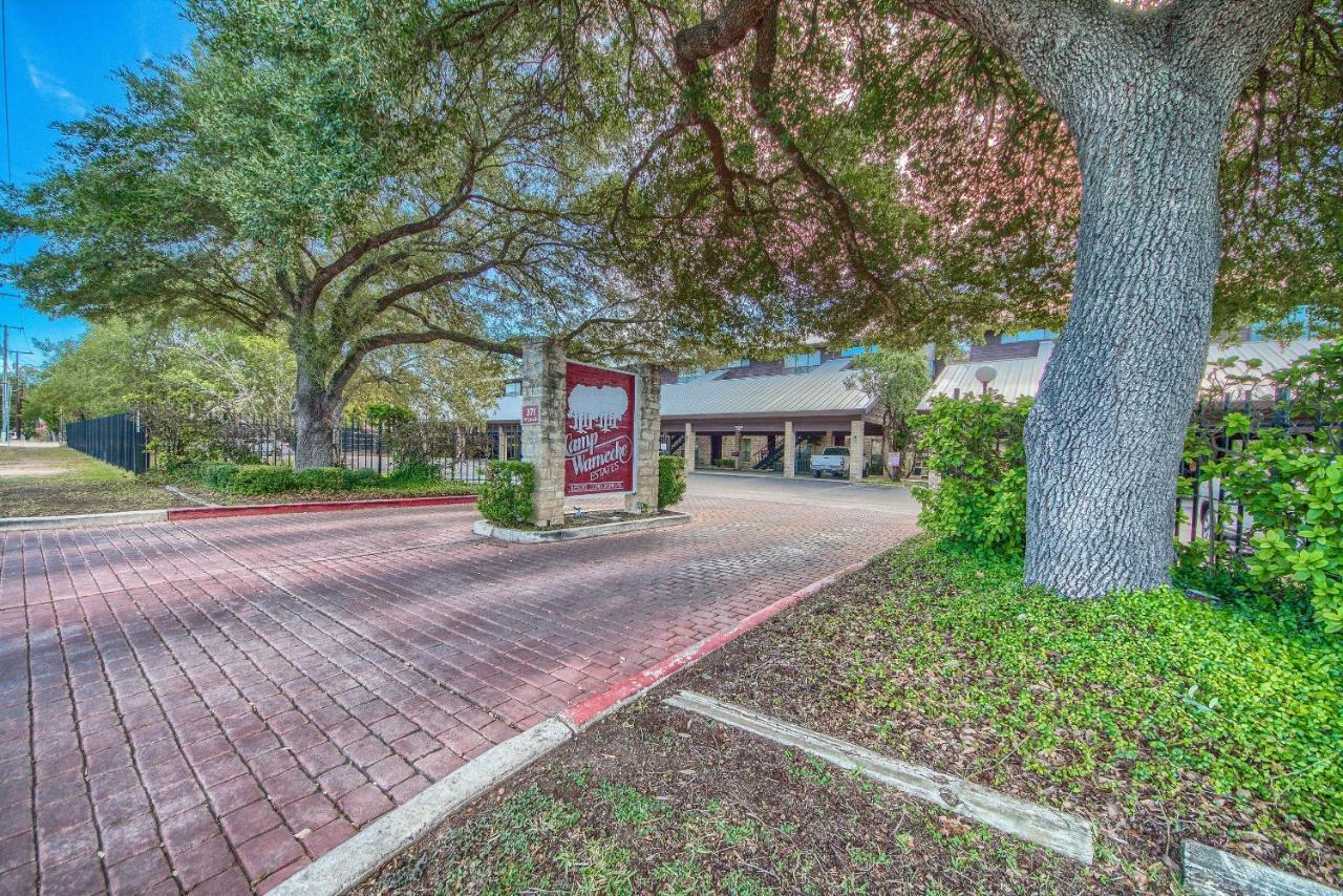 The Iron Cactus Condo On The Comal Cw C102 New Braunfels Extérieur photo