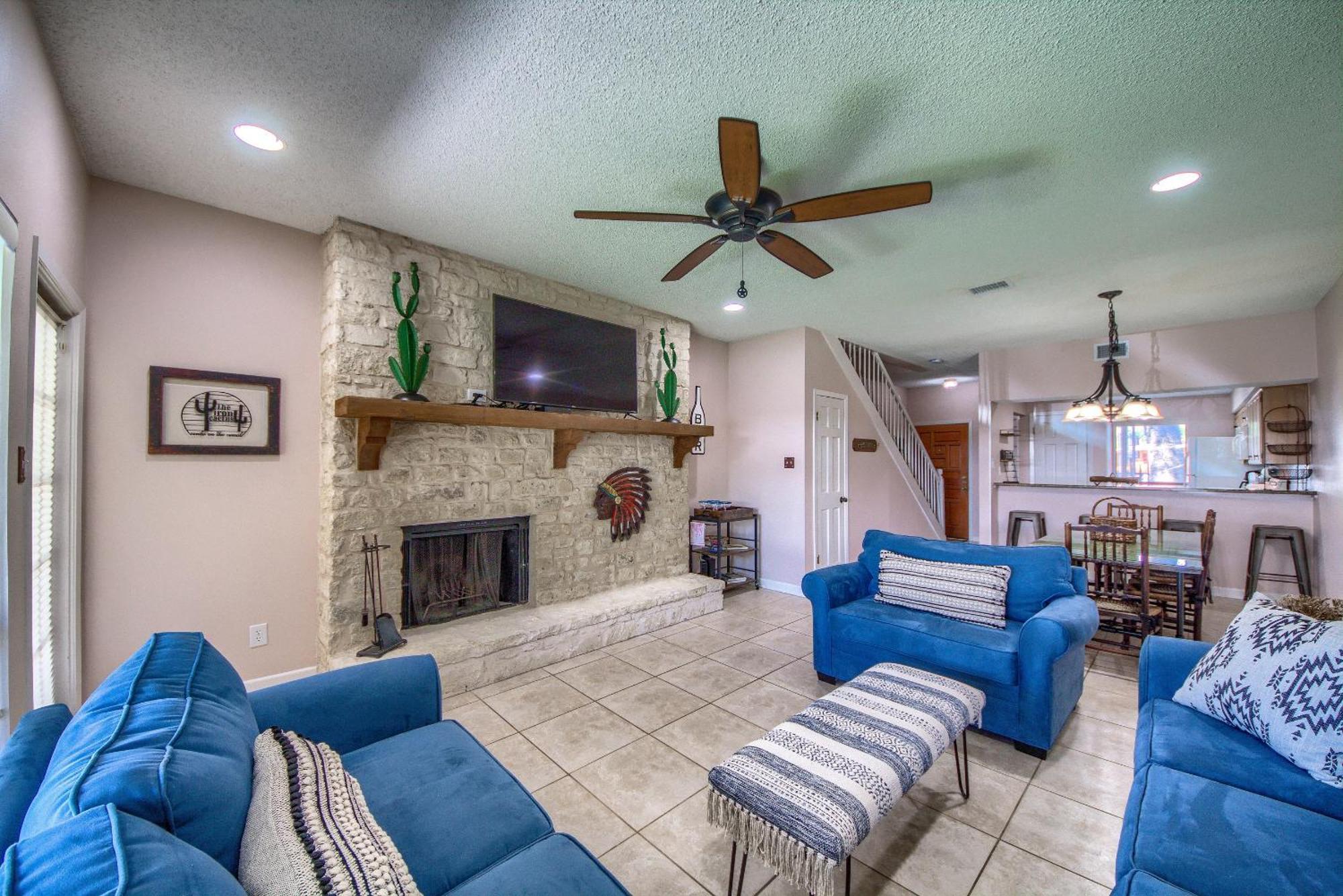 The Iron Cactus Condo On The Comal Cw C102 New Braunfels Extérieur photo