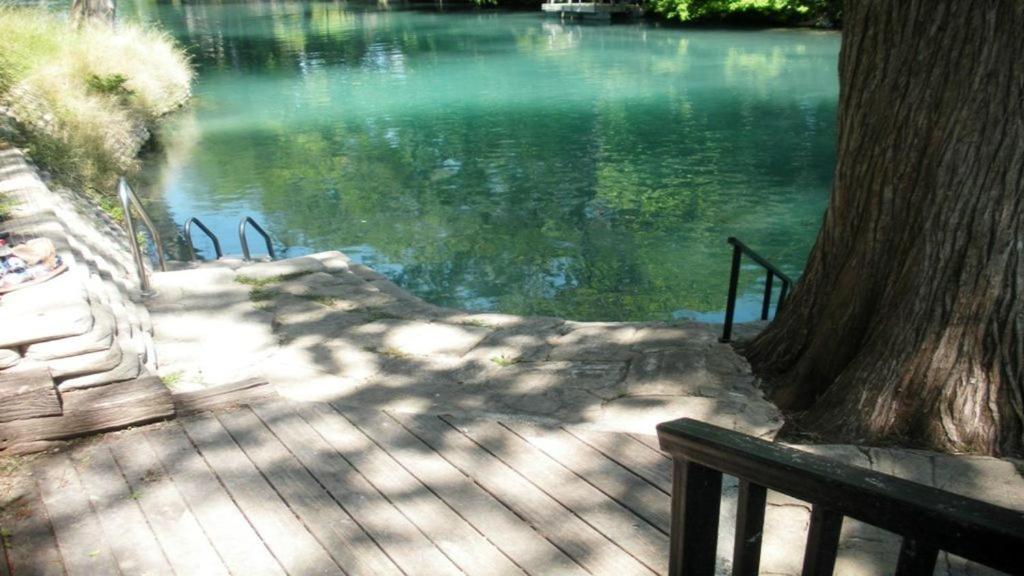 The Iron Cactus Condo On The Comal Cw C102 New Braunfels Extérieur photo