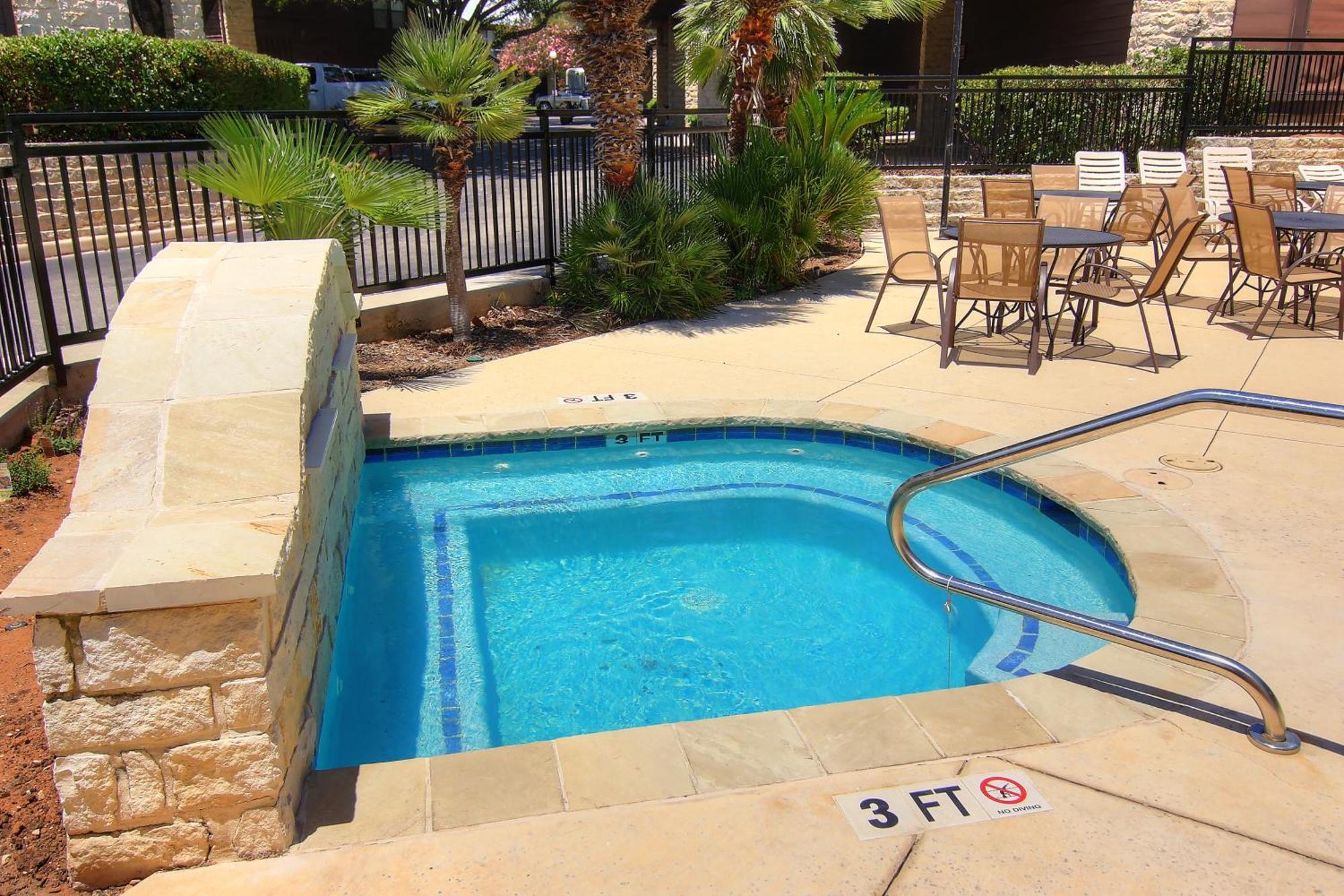 The Iron Cactus Condo On The Comal Cw C102 New Braunfels Extérieur photo