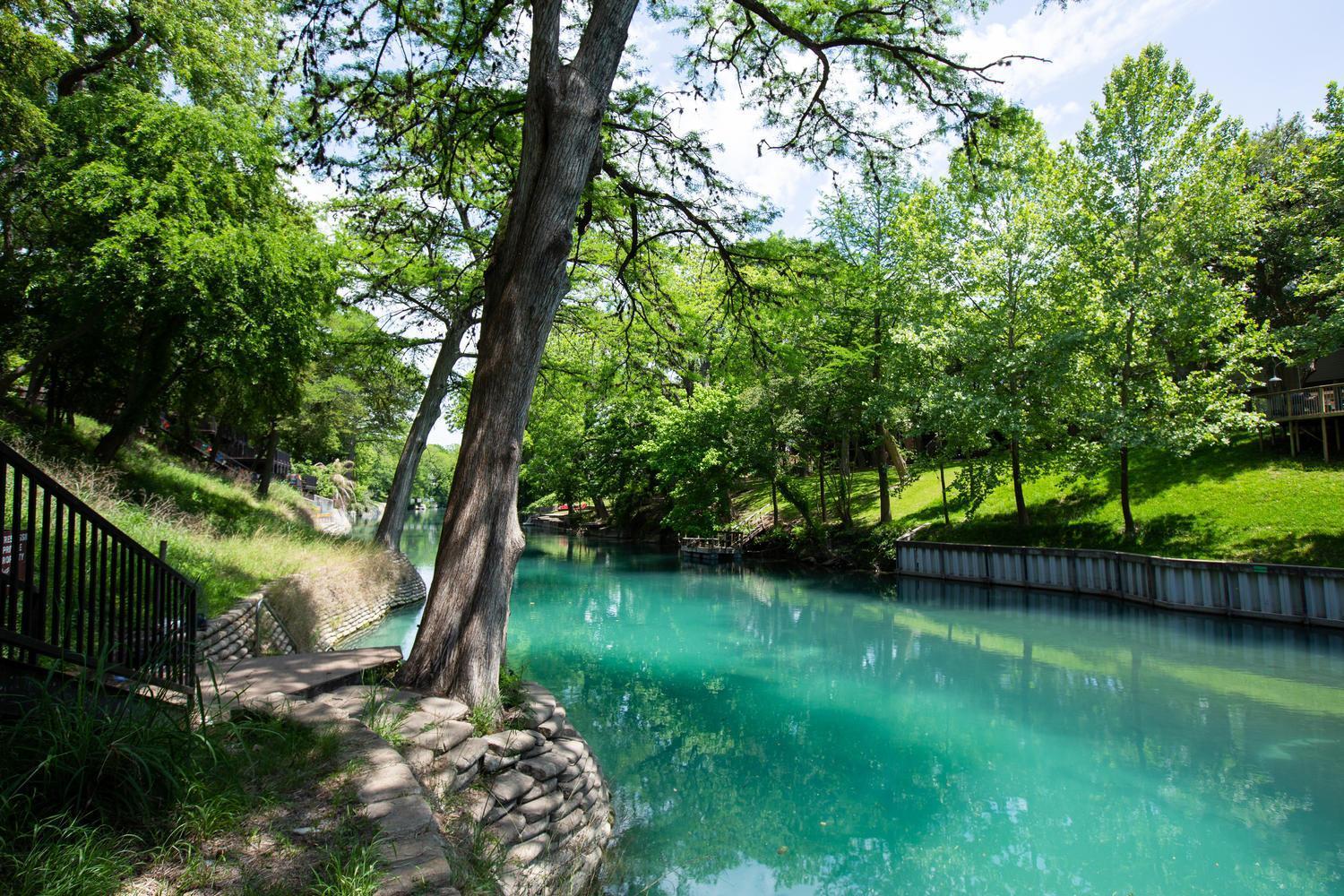 The Iron Cactus Condo On The Comal Cw C102 New Braunfels Extérieur photo