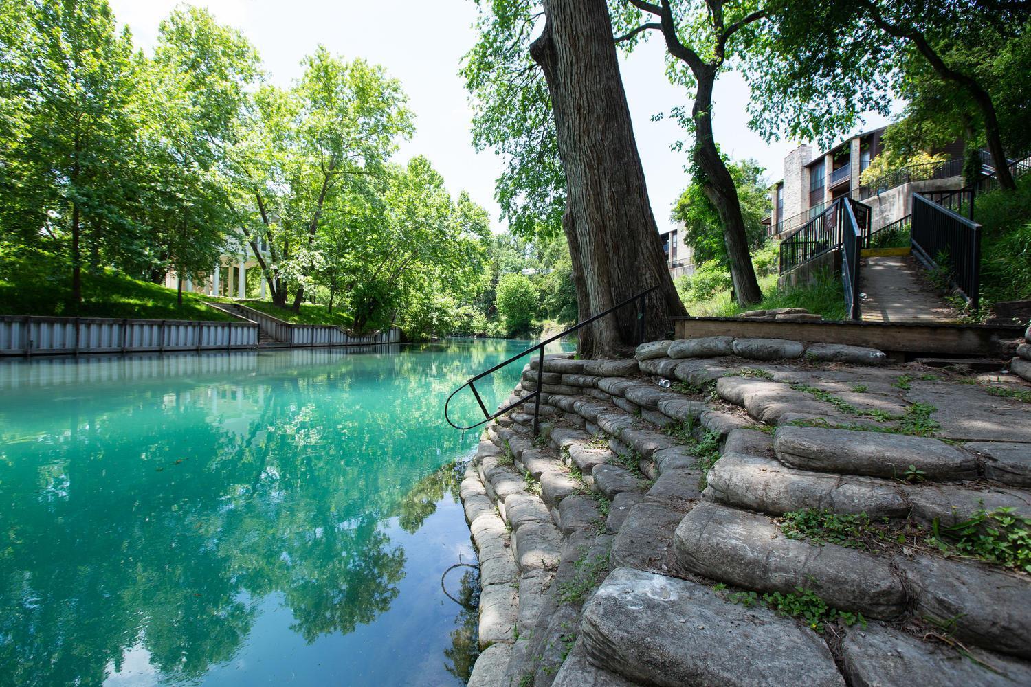 The Iron Cactus Condo On The Comal Cw C102 New Braunfels Extérieur photo