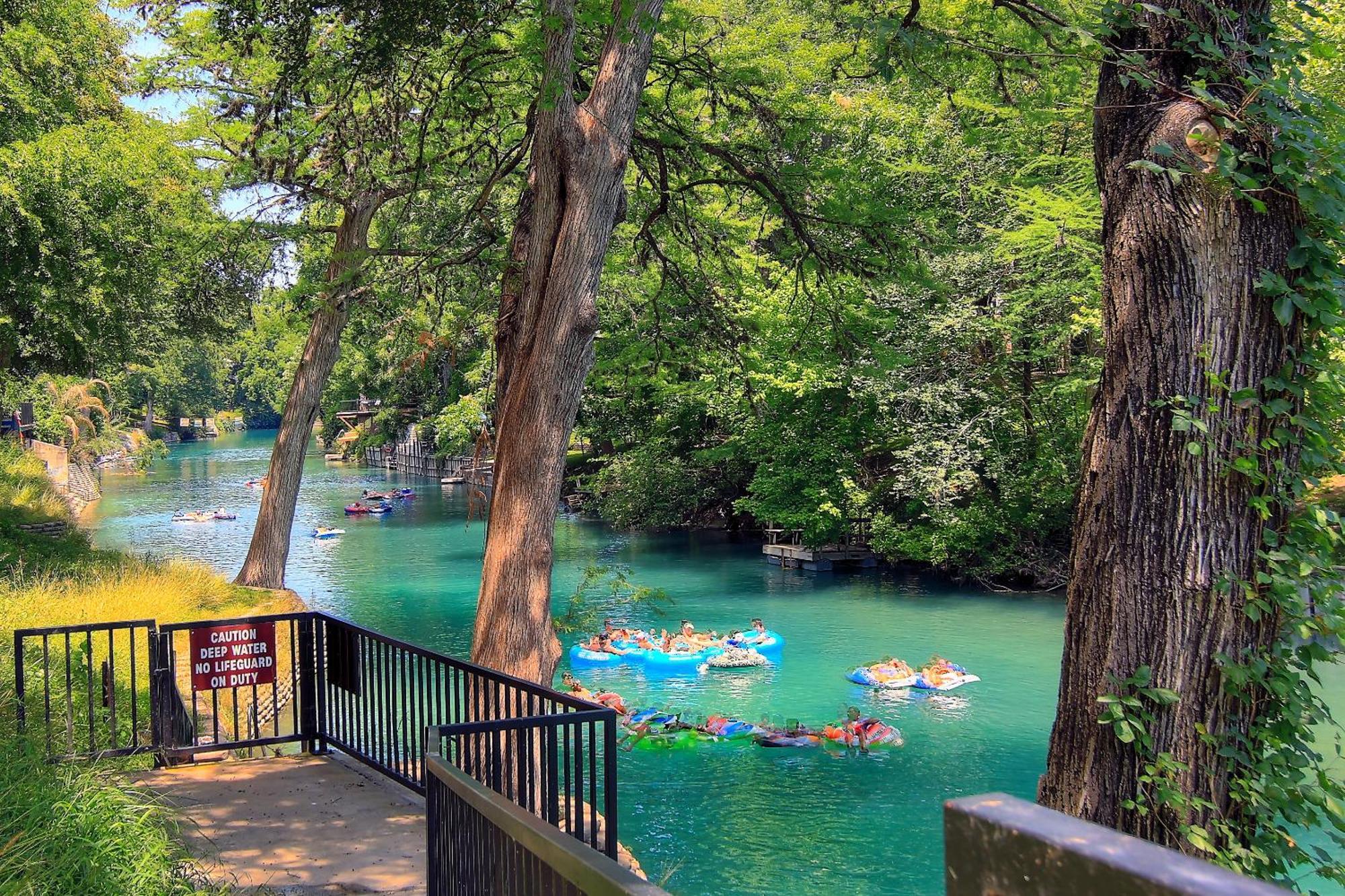 The Iron Cactus Condo On The Comal Cw C102 New Braunfels Extérieur photo